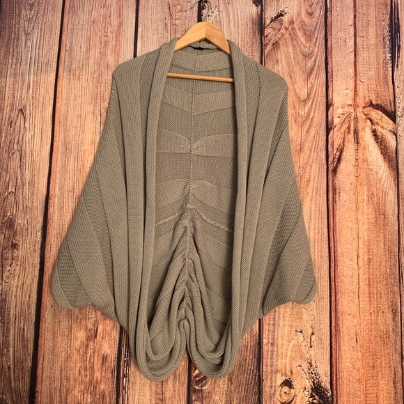Sweaters - 🌿5/$25 Sale Oatmeal Colored Wrap